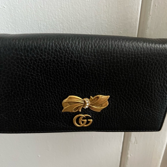 A leather Gucci bag. - Picture 2 of 6